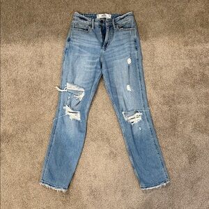 Hollister Curvy High-Rise Mom Jeans
